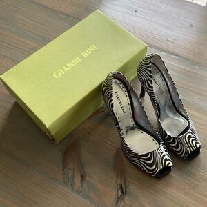 Gianni Bini Black and White heels - Size 8